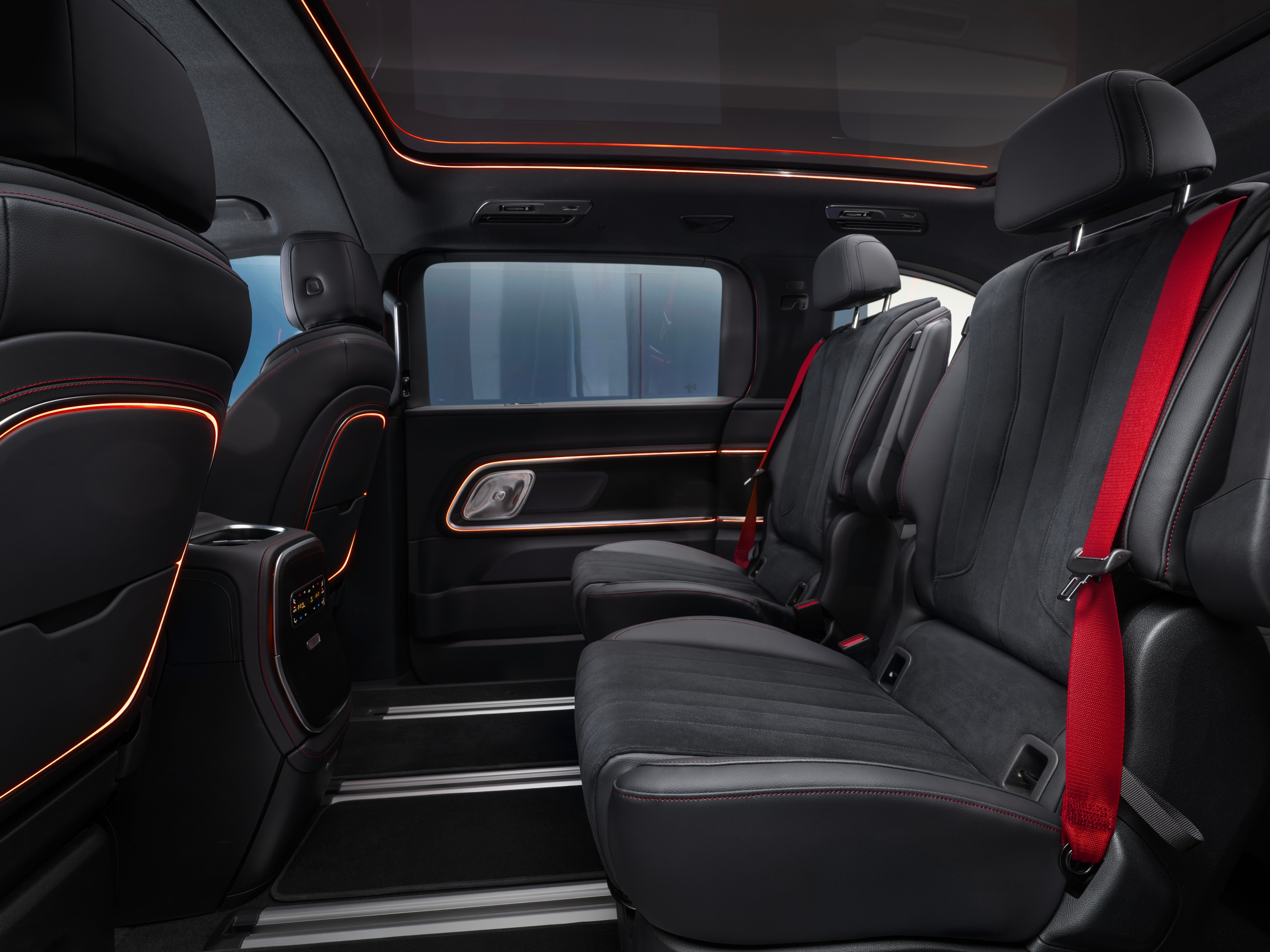 AMG套件的全新奔驰VLE运动包围红色锋线红色安全带翻毛皮座椅碳纤维饰板这些东西