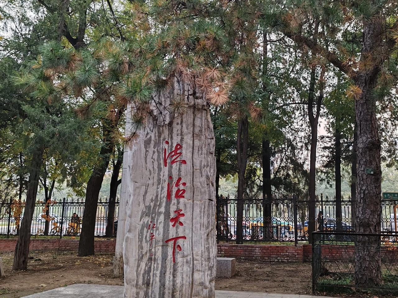 坚信法治，坚信未来会越来越好。这是江平老先生的“思想遗产”之一。参加北京市海淀区