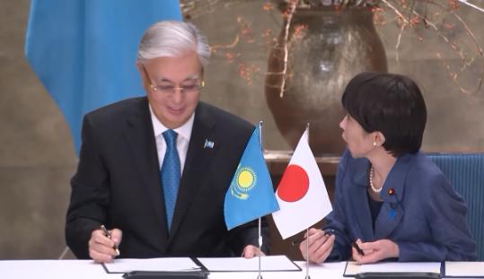 12月18日，哈萨克斯坦与日本签了14份文件，含稀土协议。
 
12月18日，东