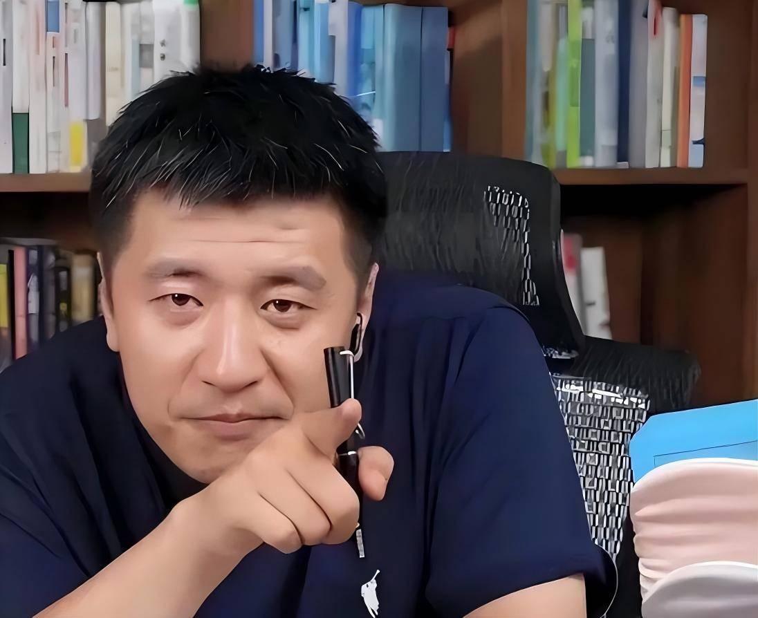 张雪峰为什么被禁止关注？
因为他剥开了部分人生的真相，他动了一些别人的蛋糕🍰