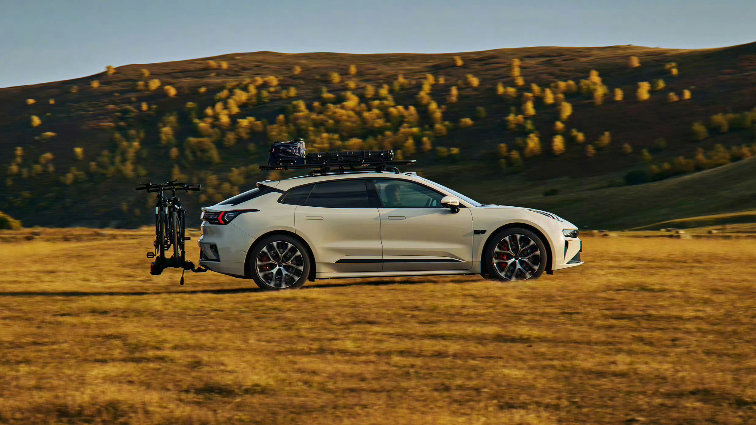 极氪7X  20-25万极氪8X  35-50万极氪9X  45-60万中间25