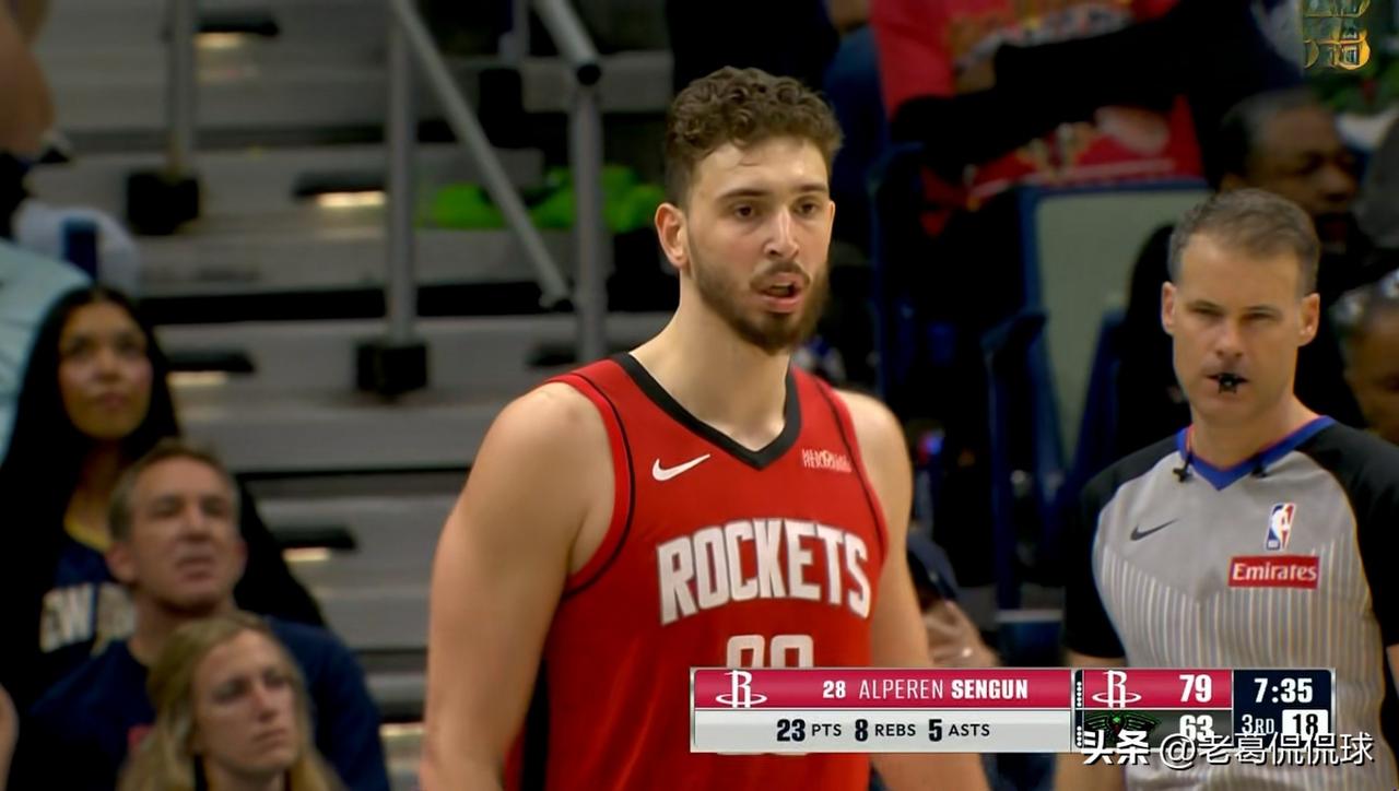 火箭超级巨星申京真是让人大吃一惊！在今天火箭客场以134：102大胜鹈鹕的比赛中
