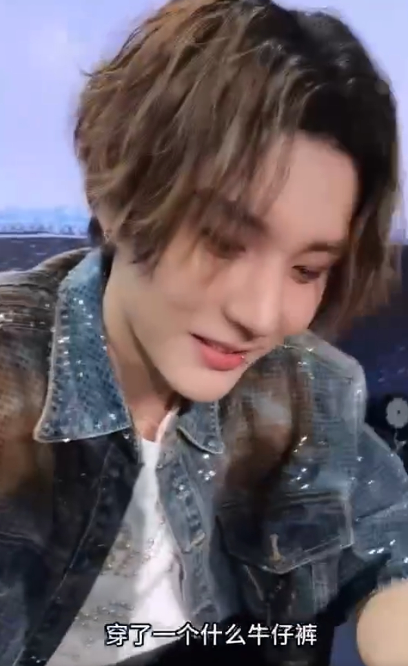 李权哲路边认出粉丝李权哲这波认人我能看十遍！签售会直接跟粉丝提昨天路边的事，“你