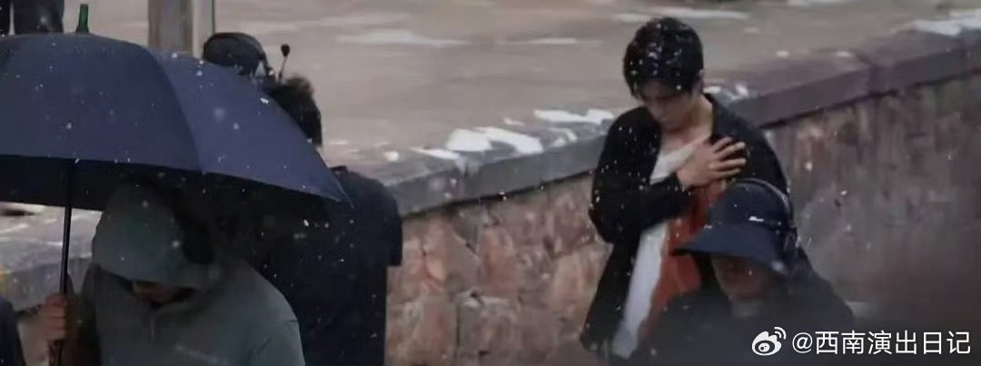 肖战雪景战损路透肖战十日终焉雪景战损路透 肖战十日终焉雪景战损路透，氛围感拉满了