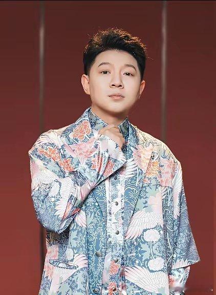 败诉后，卢鑫的事业迎来全面下滑。2026年1月，卢鑫被纳入“限高消费人群”（即“