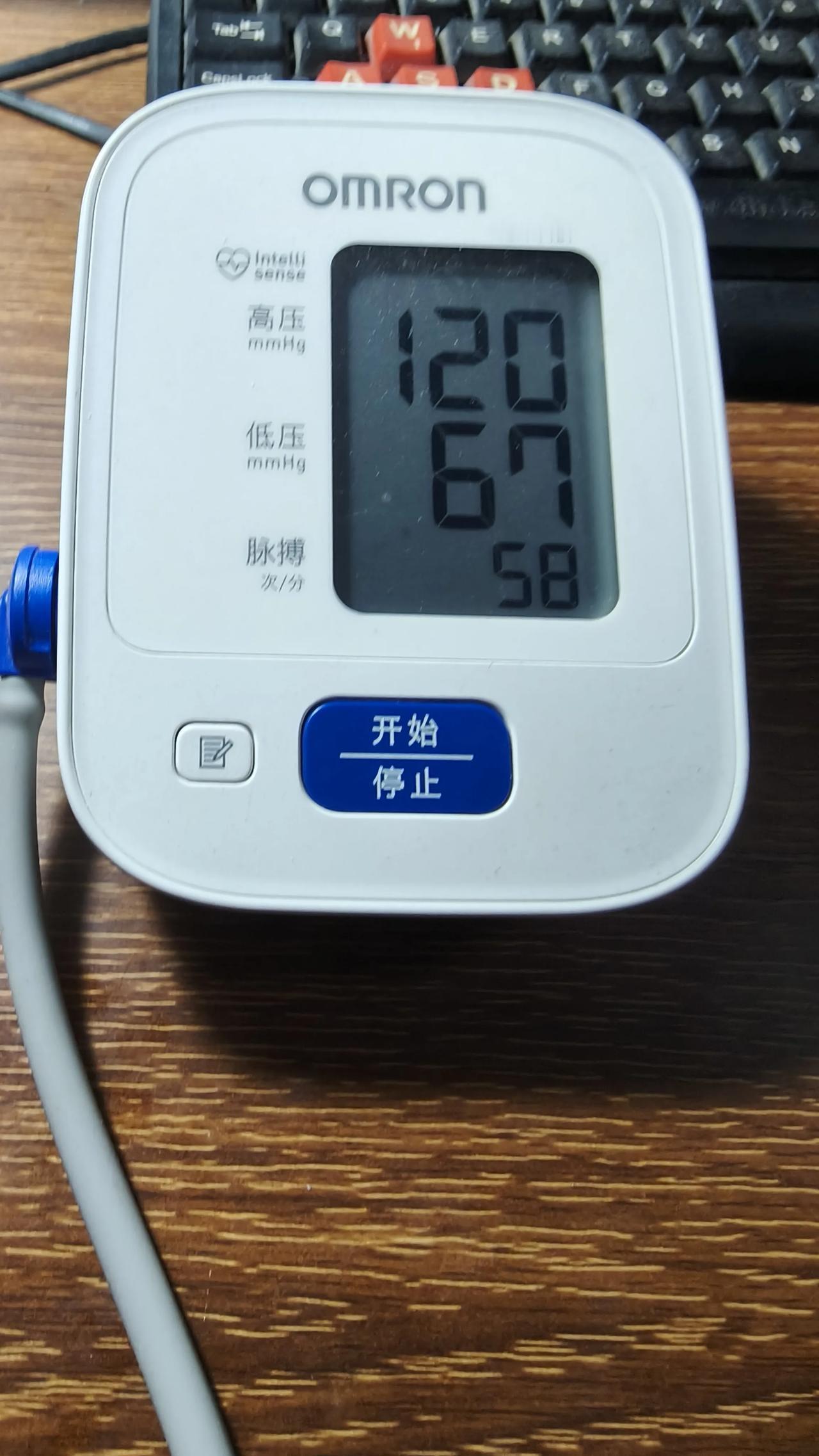 这就算我每星期一次测量的血压和心率的数据，加上我的肺活量都非常好！在静止状态能在