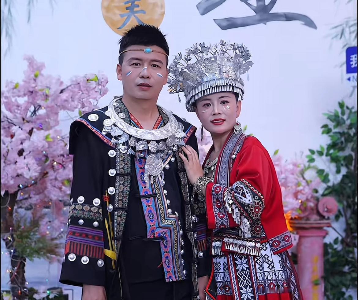 吉林43岁培训老师何平去世，患渐冻症四年，只有眼球能动，小6岁妻子放弃事业全程陪