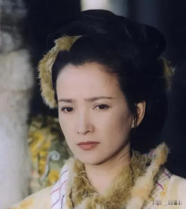 何晴美了一辈子，古装剧里可能只有陶慧敏，陈红和她有得一比，但何晴的颜值巅峰  保