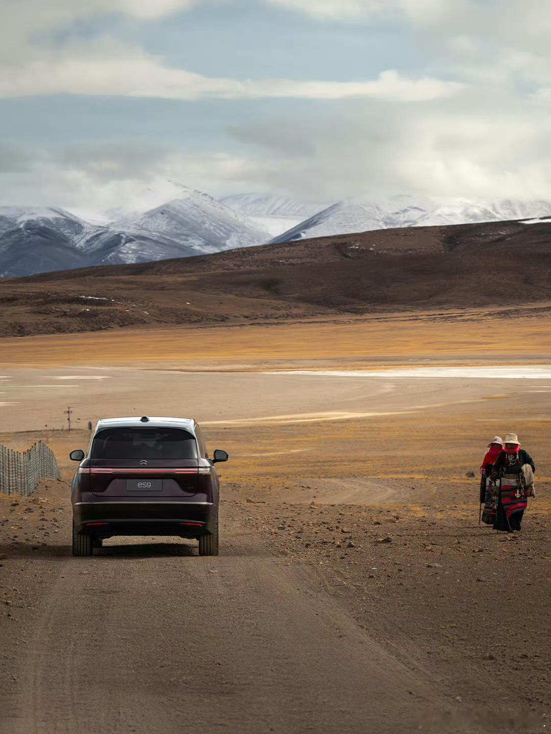 蔚来ES9天地纵览穿越阿里大环线经过4,500公里高原无人区雪山、草原、湖泊不惧