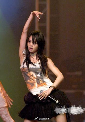 2006年6月，蔡依林在山东济南举办歌迷会，宣传新专辑《舞娘》。