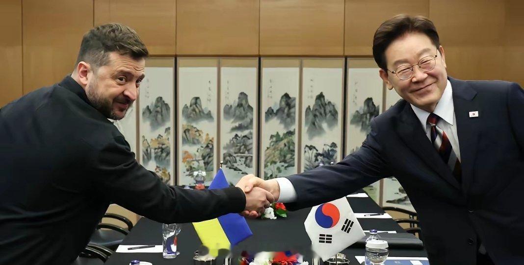 李在明就任后首次与泽连斯基面对面接触，他们在安卡拉谈到朝鲜半岛局势与乌克兰战事。
