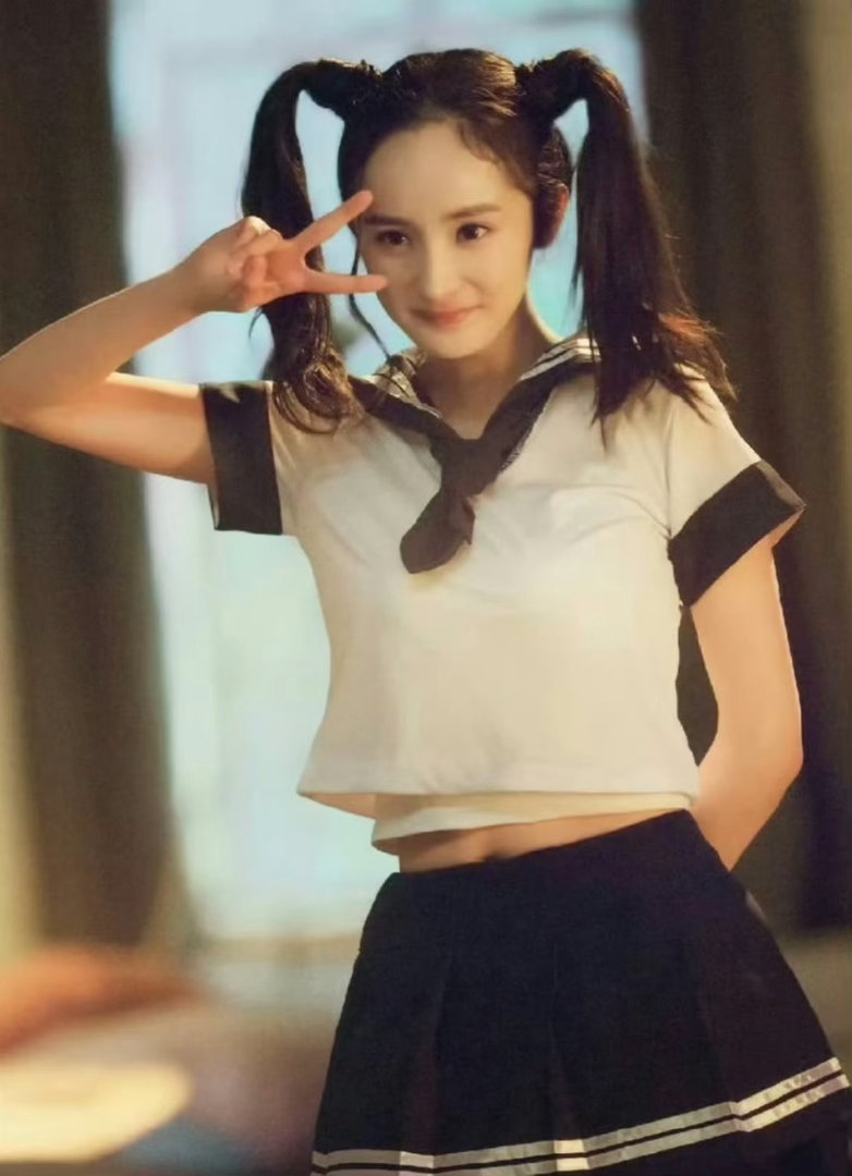 杨幂双马尾女高 重回杨幂的少女时代，双马尾太经典了[舔屏] ​​​