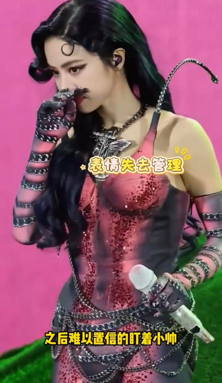 演唱会现场，蔡依林突然捂鼻，表情失控？
这画面一出，多少人心里咯噔一下，以为天