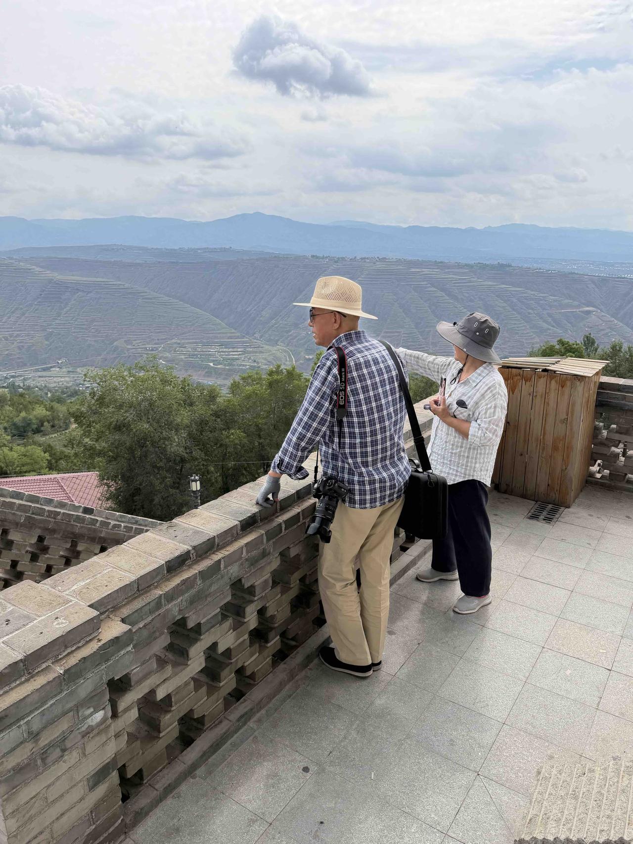 登三台阁赏古城盛景
三台阁傲然屹立于皋兰山巅，是俯瞰甘肃兰州的绝佳之所。许久未攀