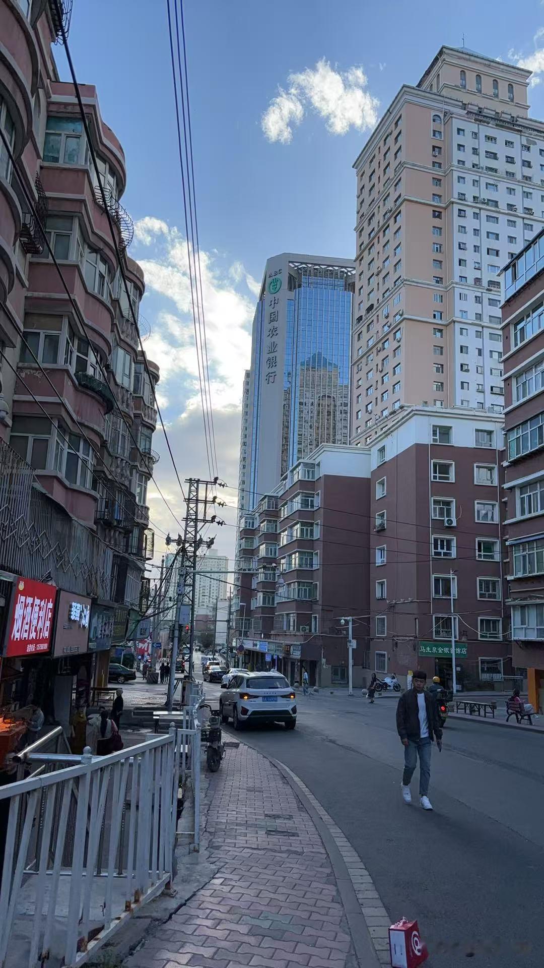 晚上20：50的新疆阿勒泰