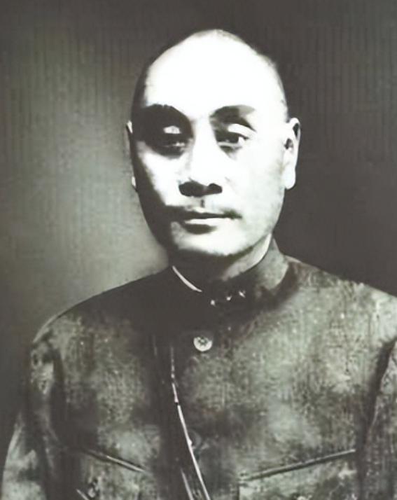 1937年11月，刘湘因吐血不止离开前线去汉口住院，川军将领唐式遵趁机交好蒋介石