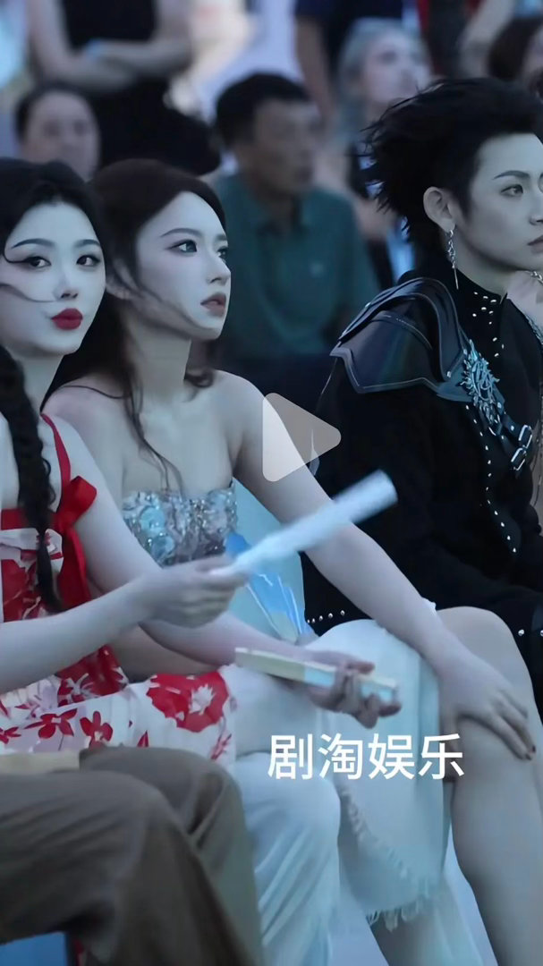 孔雪儿医美的脸VS程潇的原生脸，谁更美？ 