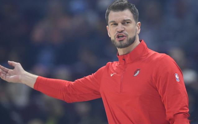 1月19日讯 近日前NBA球员小里弗斯在播客节目“NBA On NBC”中谈到了