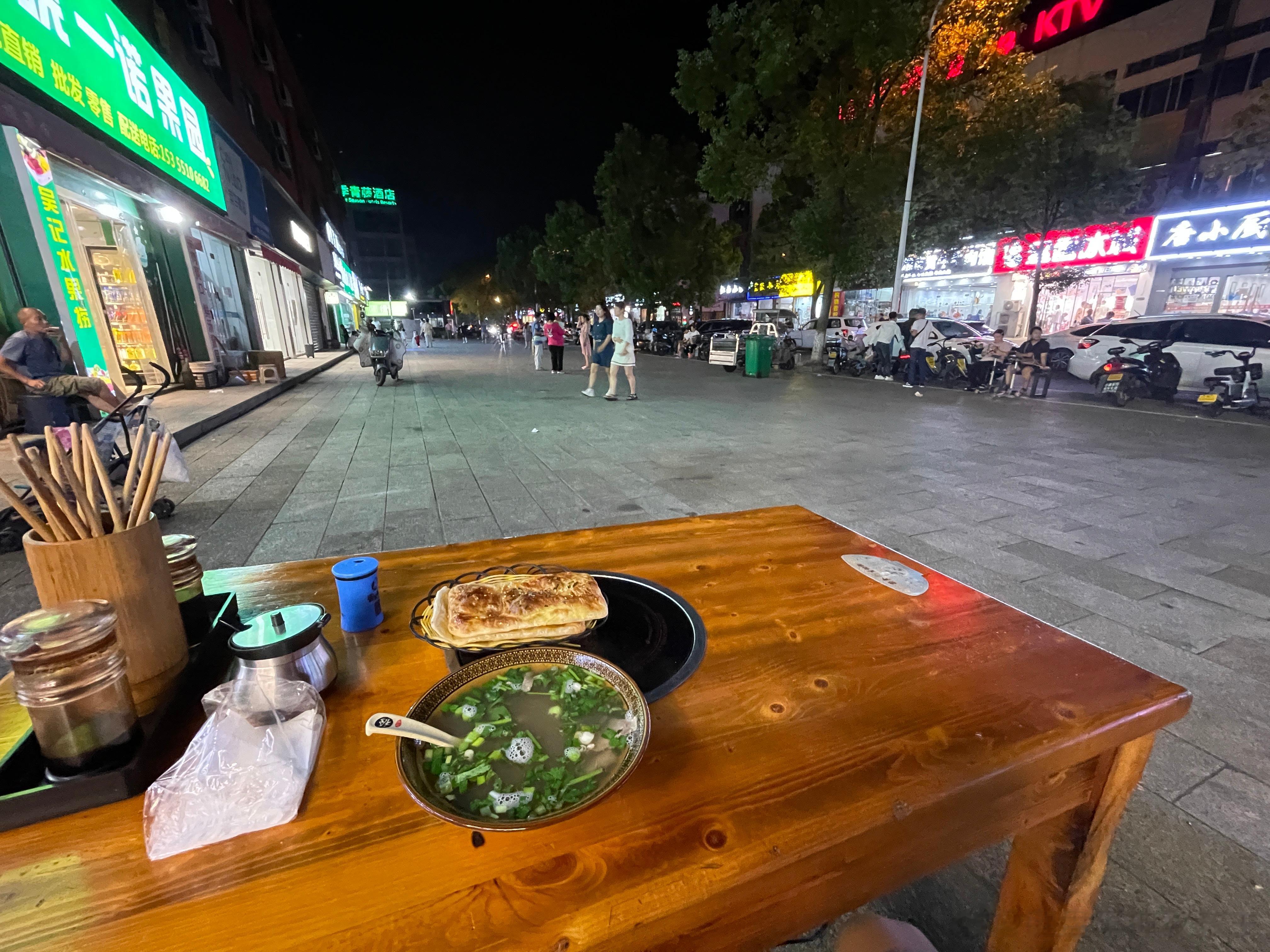 很久没没在露天吃饭，爽死！ ​​​