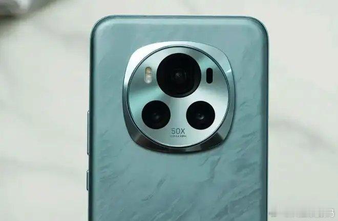 哎，苹果iPhoneicon 16系列虽然来了，但AI表现上还是慢了半拍！科技圈