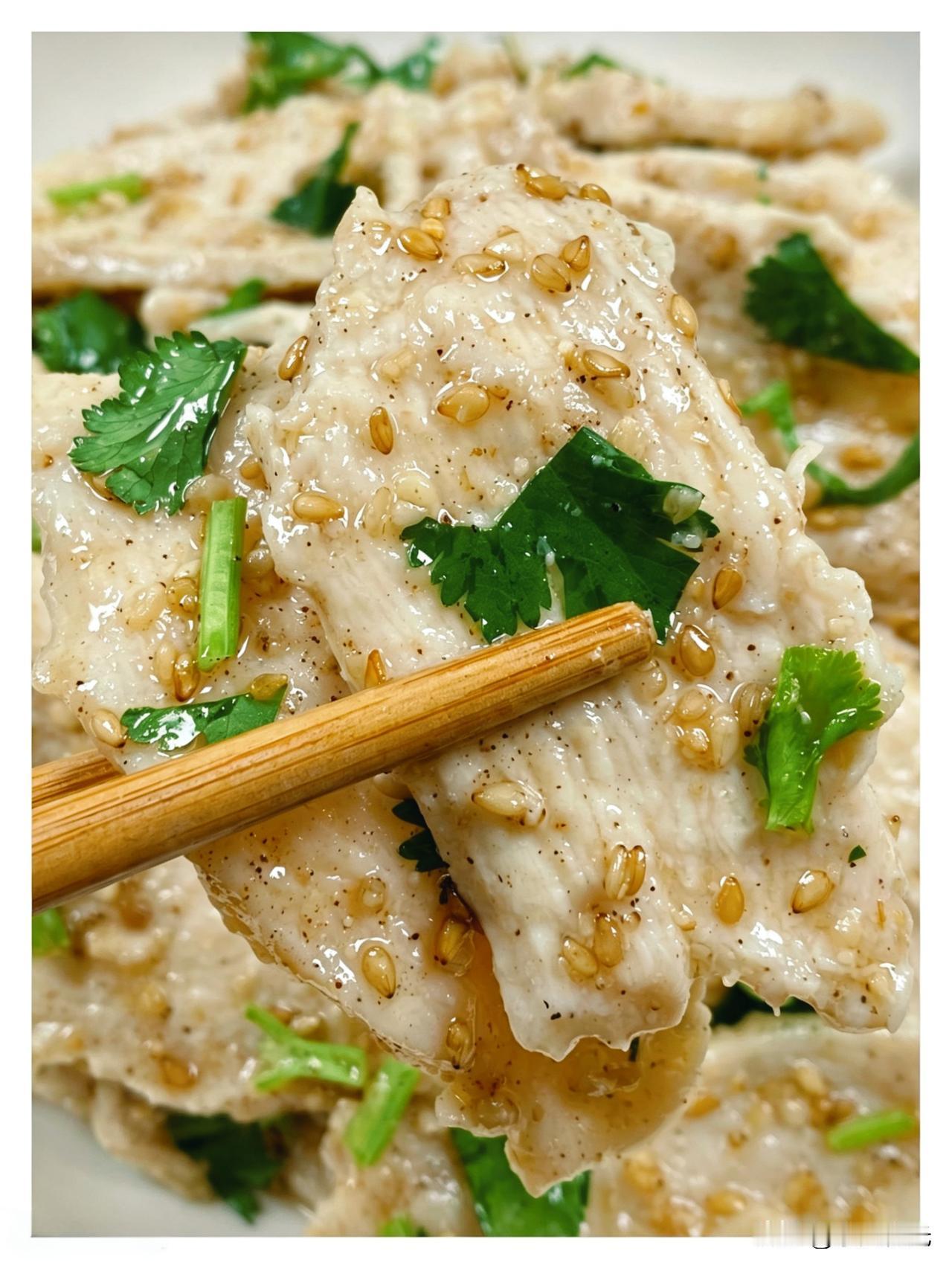 原来鸡胸肉这么做才好吃！软嫩不柴，我家娃一顿能吃两碗饭
 
真的被闺蜜这道凉拌鸡