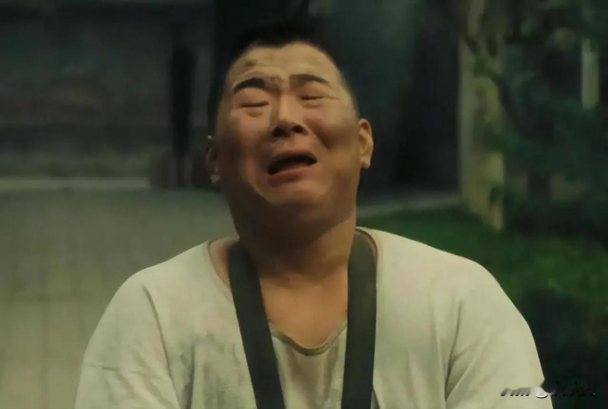 姚二嘎，本名姚建国，他是陈佩斯这辈子唯一公开承认过的徒弟。没有上过专业影视院校，