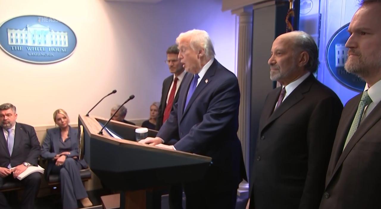 “你们是傻瓜和走狗”！美国特朗普总统对最高法院大法官在关税裁决中发起猛烈抨击。他