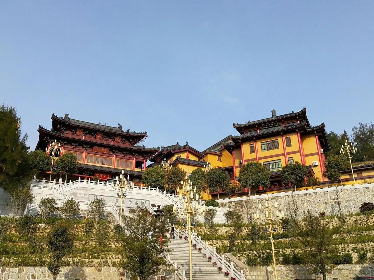 云南玉溪，某寺庙住持过世，但留下了474万元的存款和20万元的债权单据。寺庙住持