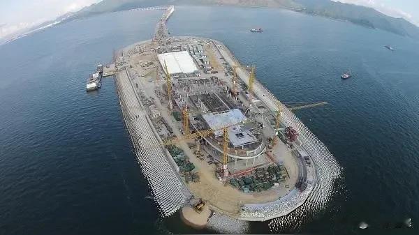 中国在军事工业领域取得了举世瞩目的成就，多项重大工程充分展现了国家在这一领域的雄