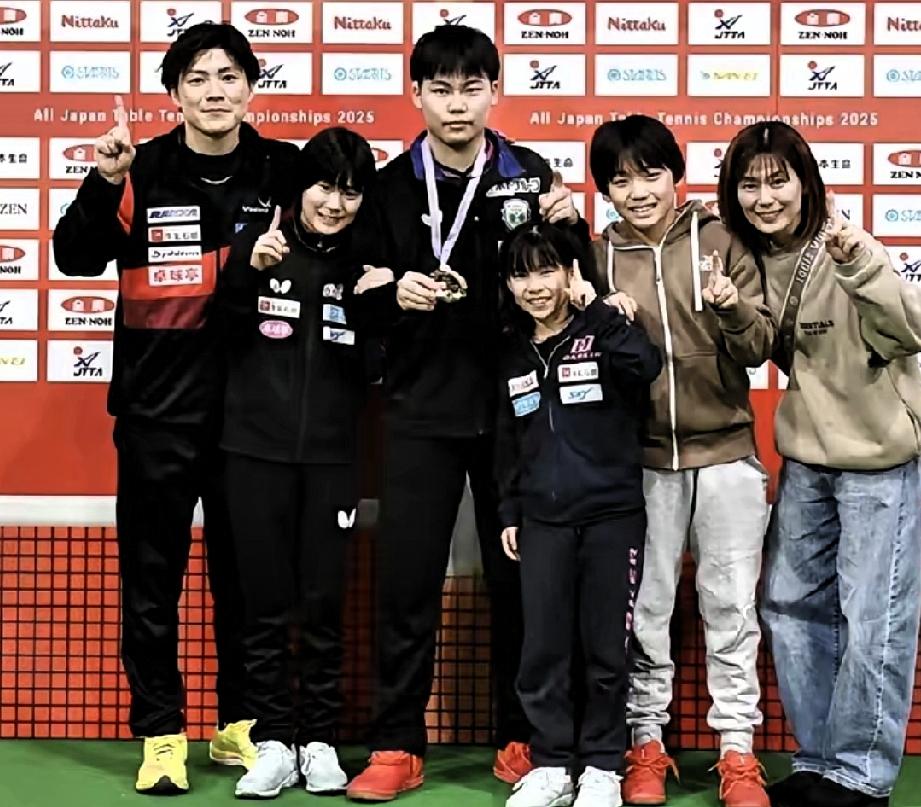 松岛辉空七位乒乓家族成员一览

父亲-松岛卓司，前日本职业乒乓球选手运动员，是松
