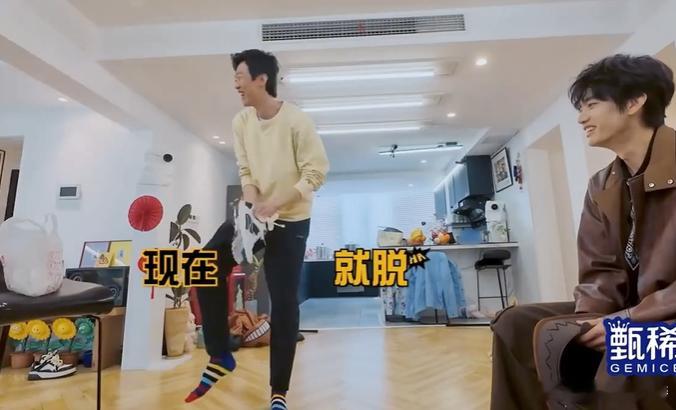 王勉录完这期五哈无家可归了别人都在狂欢，就王勉一个人操心邻居，还想着用佛跳墙去安