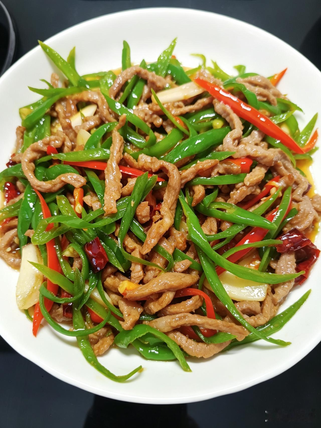 青椒肉丝好吃的关键，很多人第一步就错了
下班快手下饭菜首选，肉丝滑嫩不柴，青椒脆