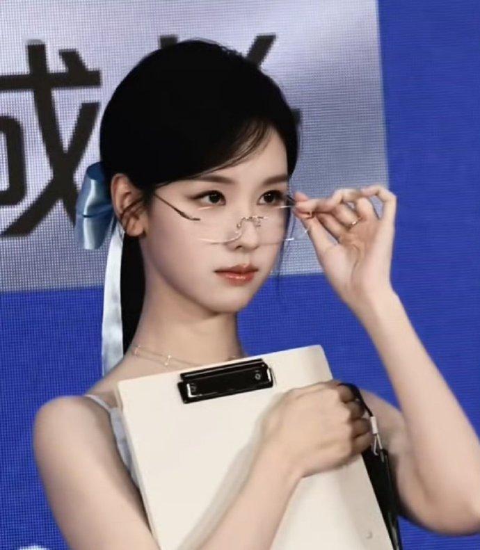 女明星戴上眼镜是种什么体验？赵露思 虞书欣 刘亦菲 陈都灵 