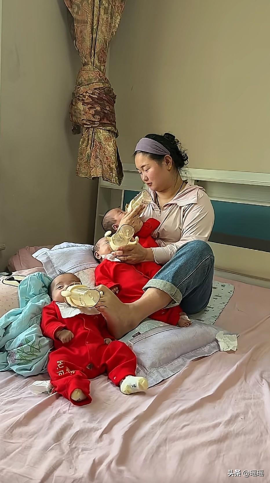 这位妈妈真不易，连脚趾头也发挥了作用[赞]