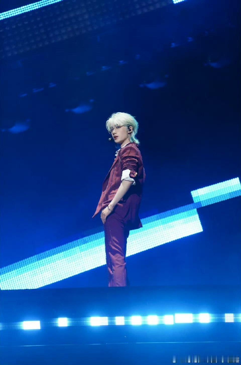 丁程鑫随地大小唱你好星期六 走到哪唱到哪，你好星期六最敬业跟唱选手非你莫属 