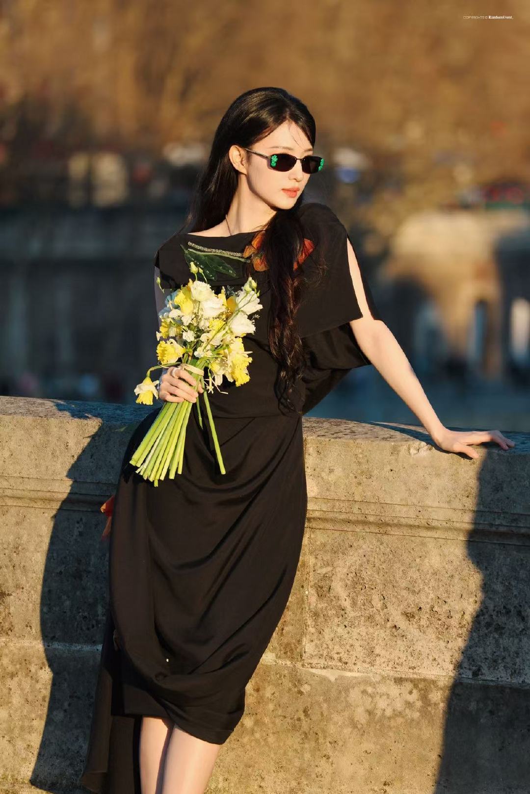 王楚然站姐出图王楚然巴黎神图王楚然巴黎神图!!(cr logo 侵删）王楚然