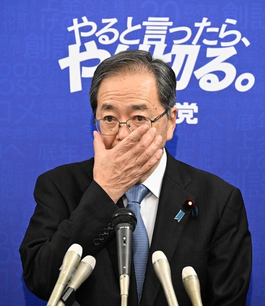 日本政坛迎来重大变局。执政联盟中的公明党正式宣布退出与自民党的联合执政，终结长达