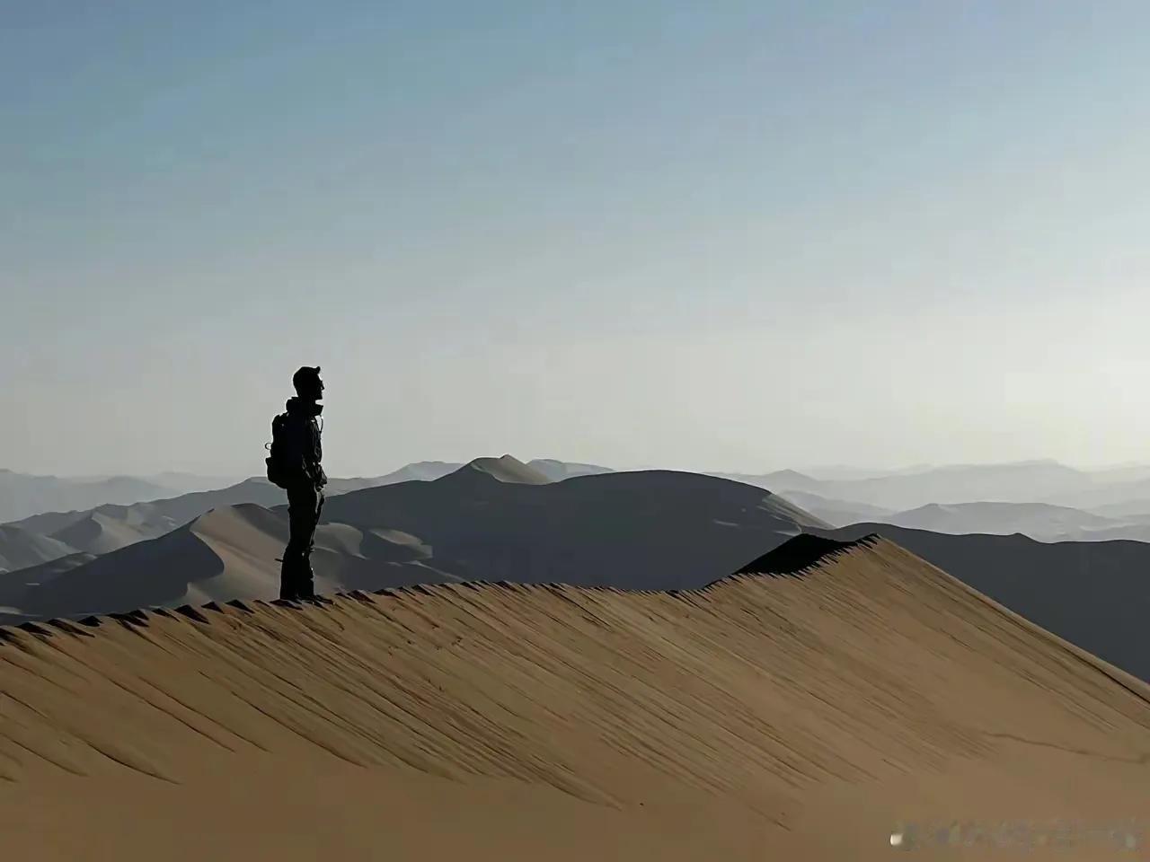 那山那海，皆是万象。
目之所及，皆为星辰。
心之所向，皆为百川。
大肚能容，容天
