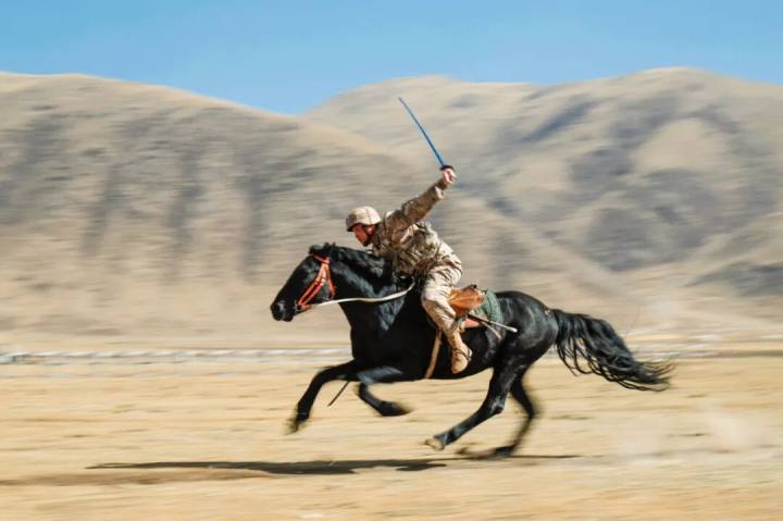 今天的解放军，还有骑兵吗？如今的战场，还需要骑兵吗？