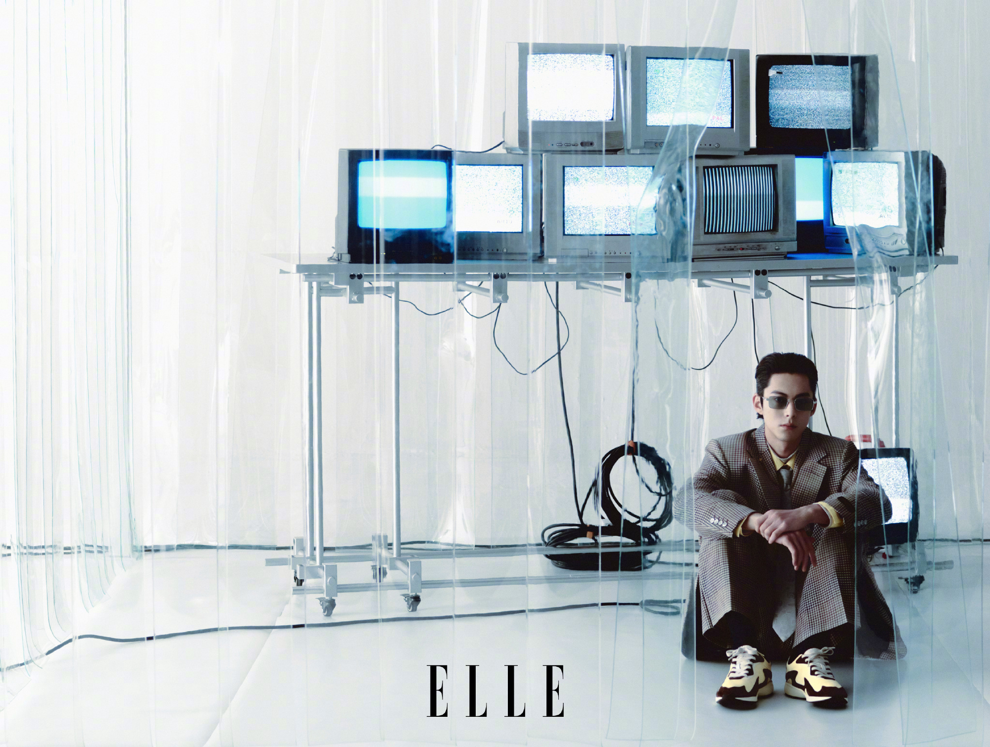 王鹤棣ELLE7月刊封面王鹤棣ELLE水世界大片摄影：刘颂 