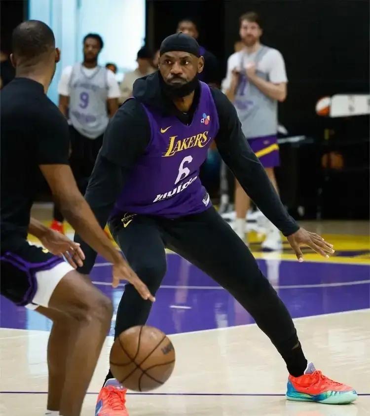 83.8%胜率是坑！
 
ESPN把湖人吹上天，我却盯着威少。过去五次碰旧主，他