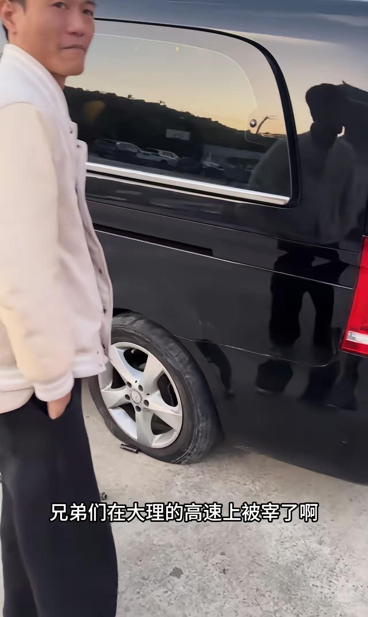 这起发生在云南大理的自驾游拖车及修胎纠纷，揭示了旅游救援行业存在的几个突出问题，