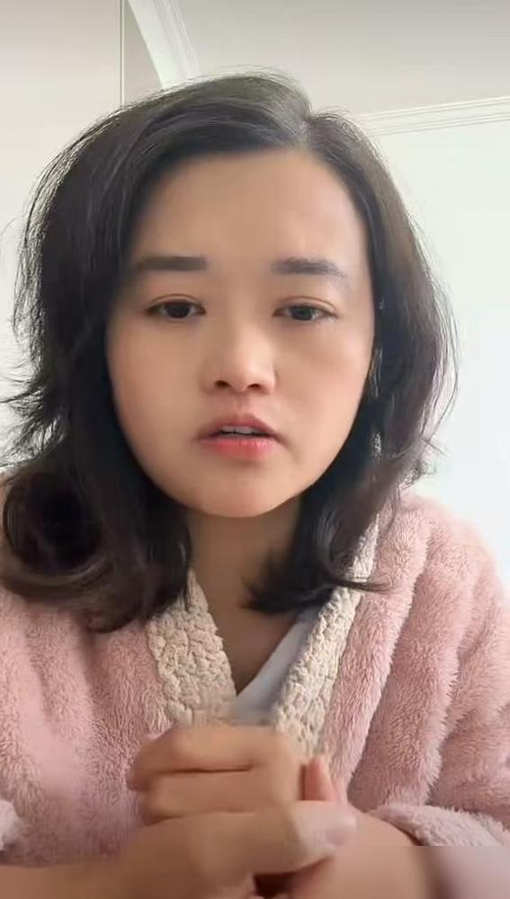 胖妹妈妈说儿子牙哥的脾气像他爸爸，胖妹爸爸以前脾气也比较暴躁！

感觉胖妹家最近