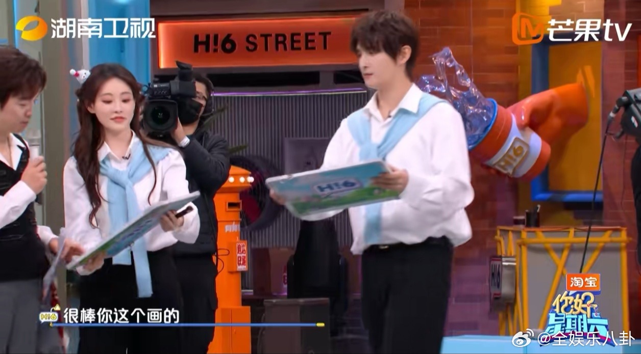 当好友为你加上十级滤镜……祝绪丹证明了，在好朋友眼里，张远可以是任何脸型！今晚《