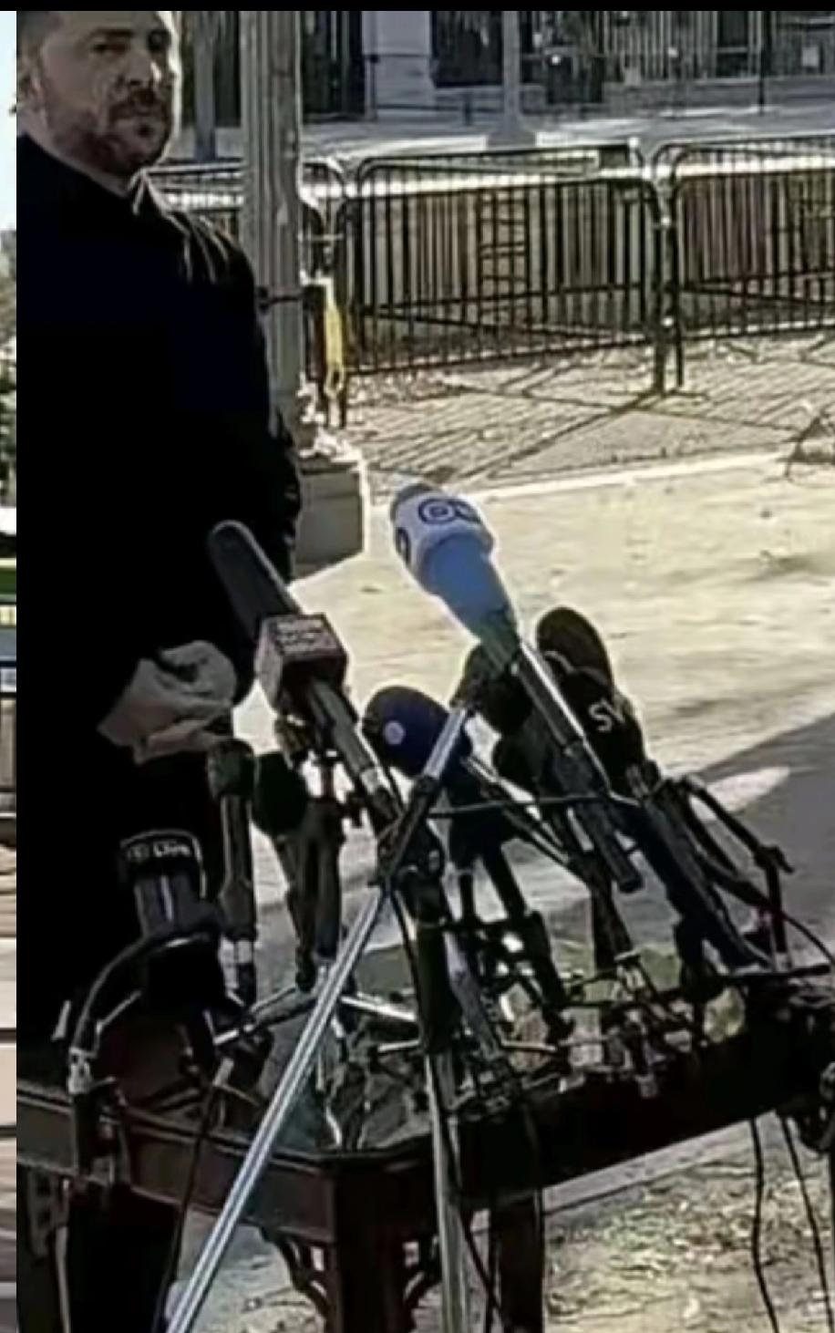 坚持打是泽连斯基，现在要执行特朗普怎么卖乌克兰的也是泽连斯基，昨天表演弱国无外交