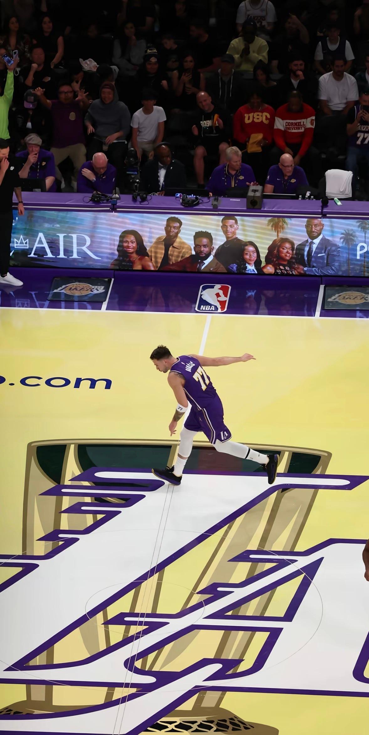 卢卡全景洛杉矶湖人