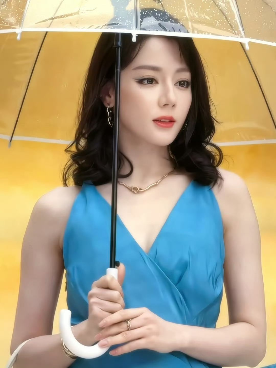 迪丽热巴今天的造型好俏皮💙迪奥全球品牌大使迪丽热巴