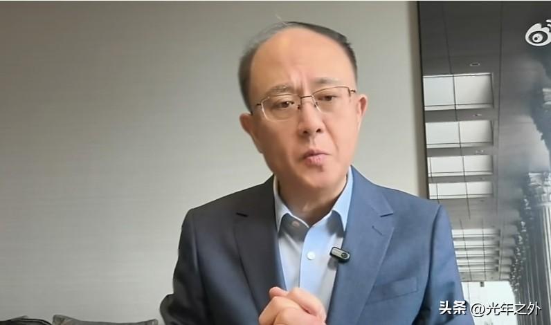 邱震海一针见血！西方选举只剩两个烂苹果，民主早已病入膏肓
 
当下欧美政坛，有一