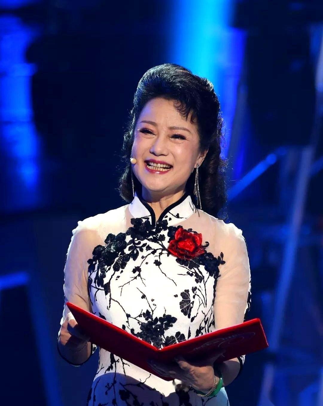 广东台曾有位传奇人物叫侯玉婷。
三十年过去，她这三个字，至今还能让无数广东人，眼