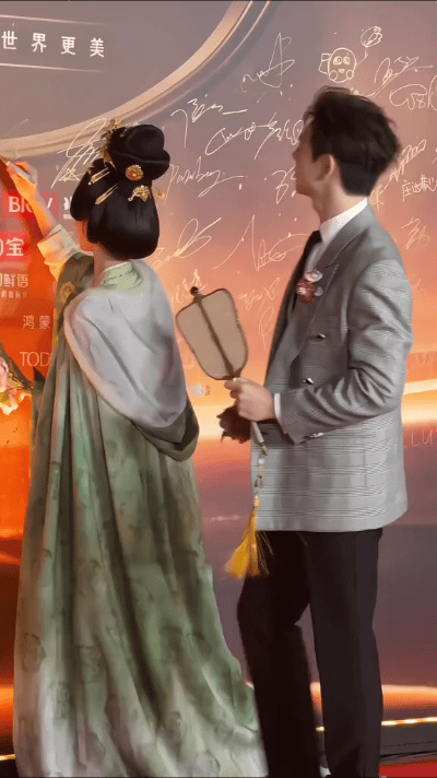 张凌赫观看《国色芳华》，获赞制作精良。近日，他在社交媒体上分享了自己的观后感，引